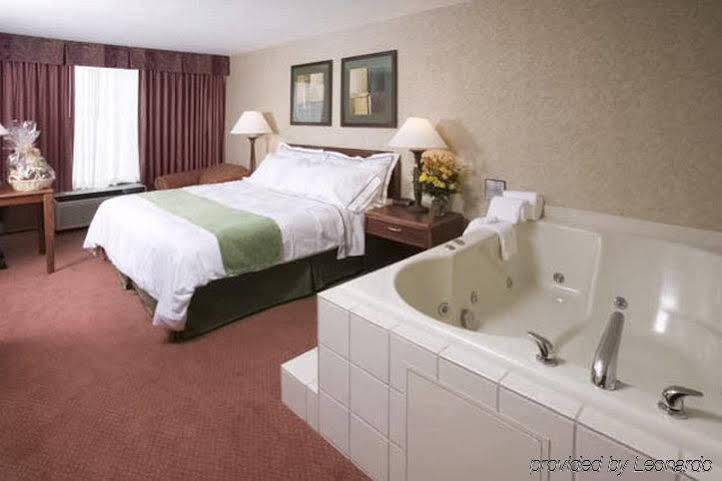 Rodeway Inn Akron Habitación foto